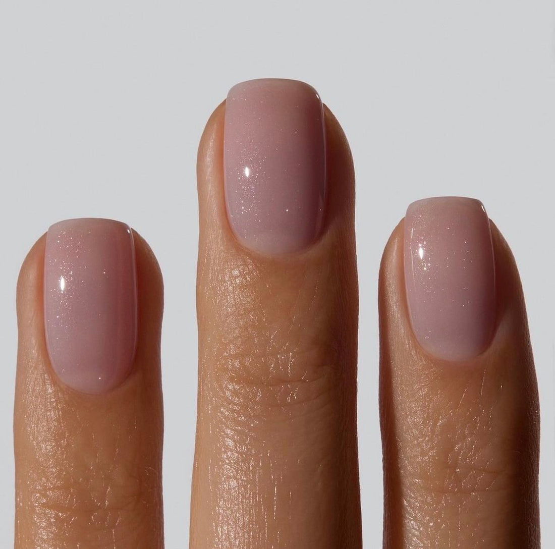 Pose patchs gel sur ongles courts — guide taille et résultat The Care Gel