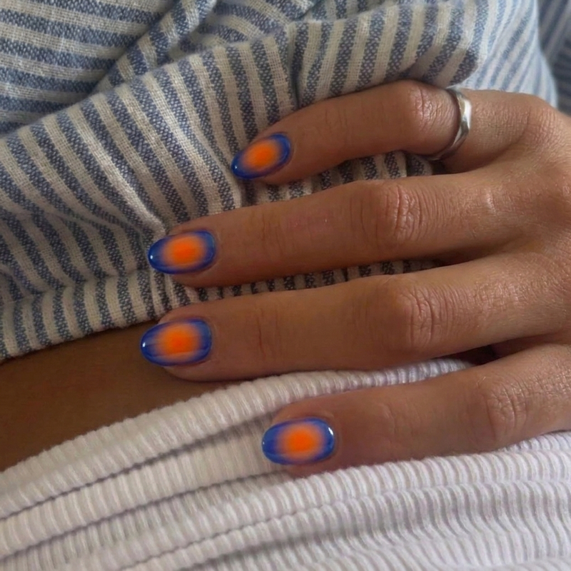 Summer Aura Bleu Manucure patch gel dégradé bleu cobalt collection Noholita x Lili Creuk x The Care Gel 